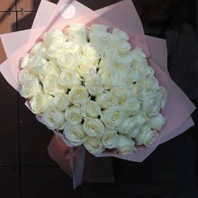 Прекрасный букет из 51 красной розы